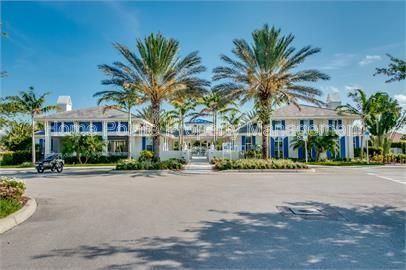 Gorgeous 2 bedroom villa sits lakefront in the resort-style community of Watermark in sunny Fort Myers, FL. property image