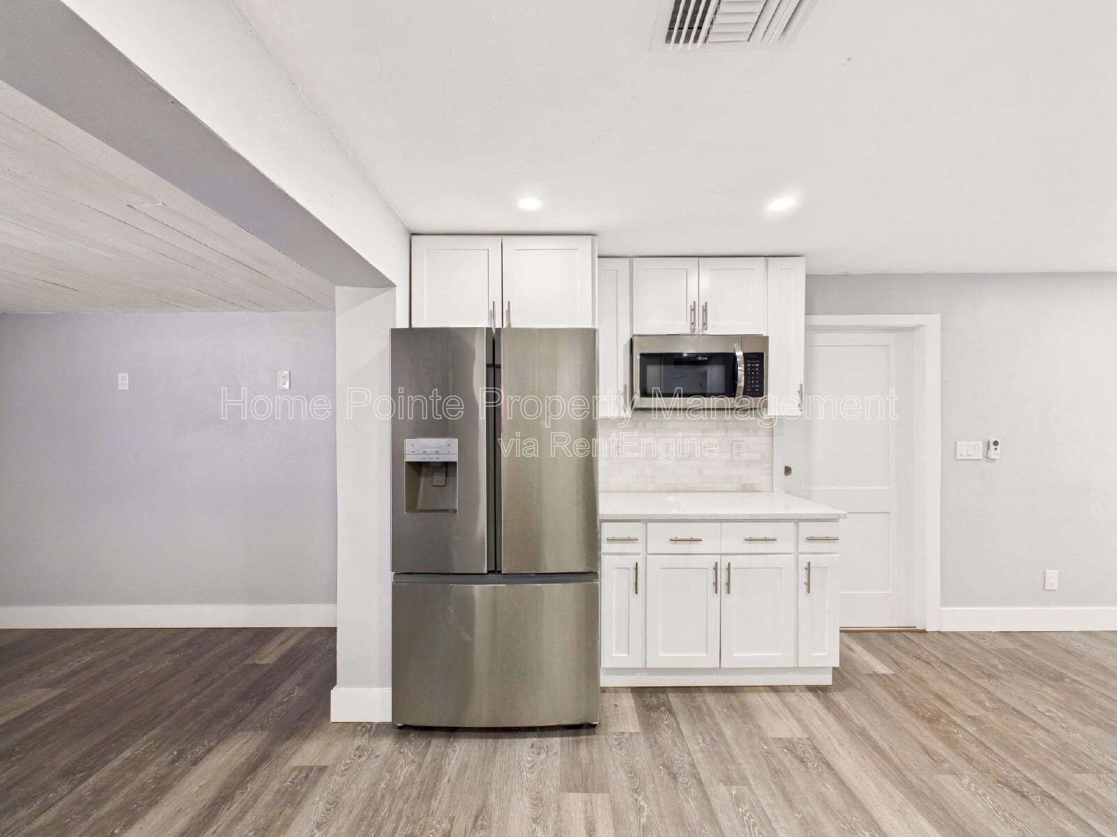 Bright & Pet-Friendly 2BR Home in River Park – Available May 1, 2026 (Yearly Lease) property image