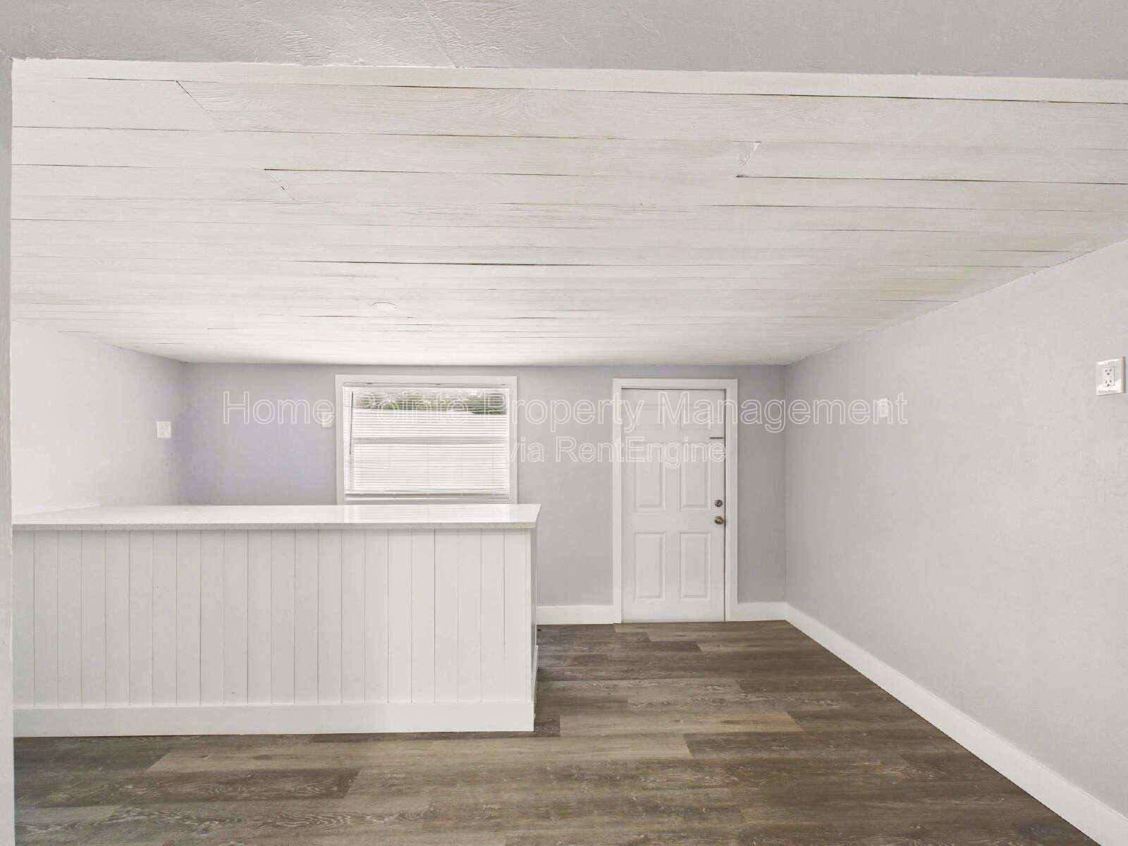 Bright & Pet-Friendly 2BR Home in River Park – Available May 1, 2026 (Yearly Lease) property image