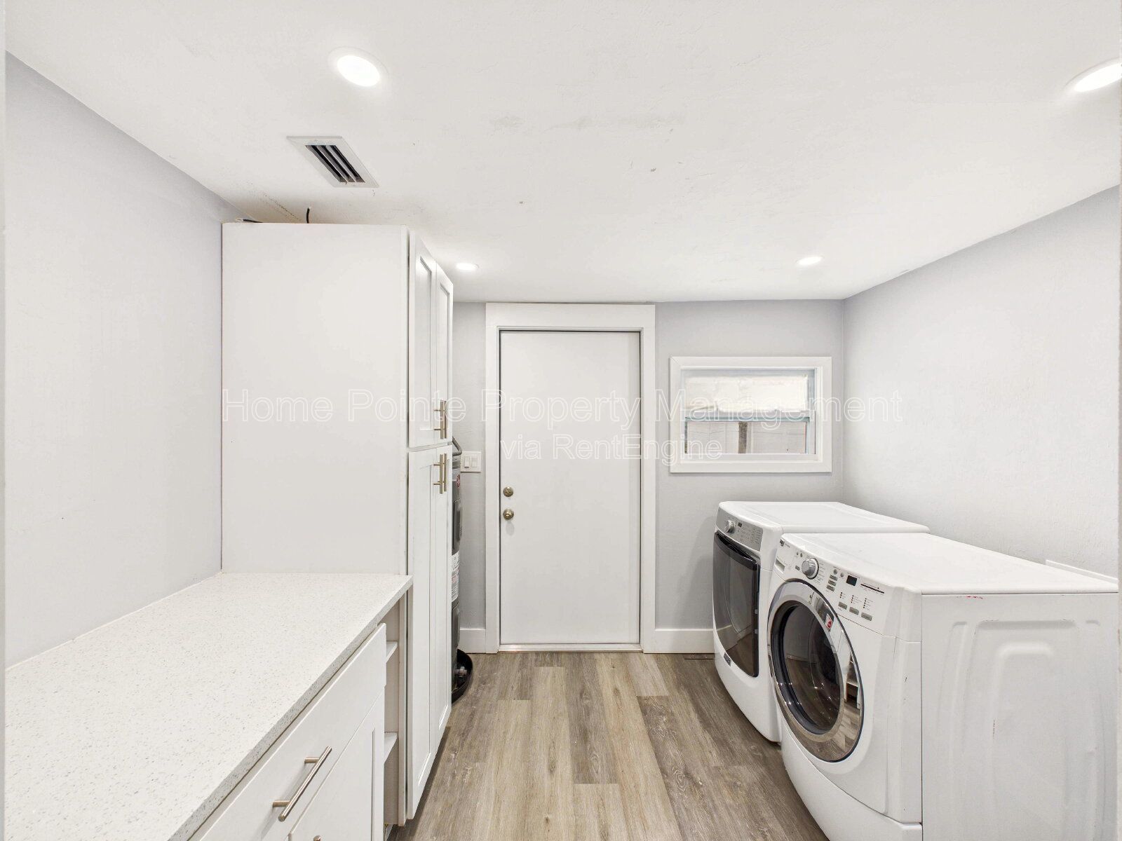 Bright & Pet-Friendly 2BR Home in River Park – Available May 1, 2026 (Yearly Lease) property image