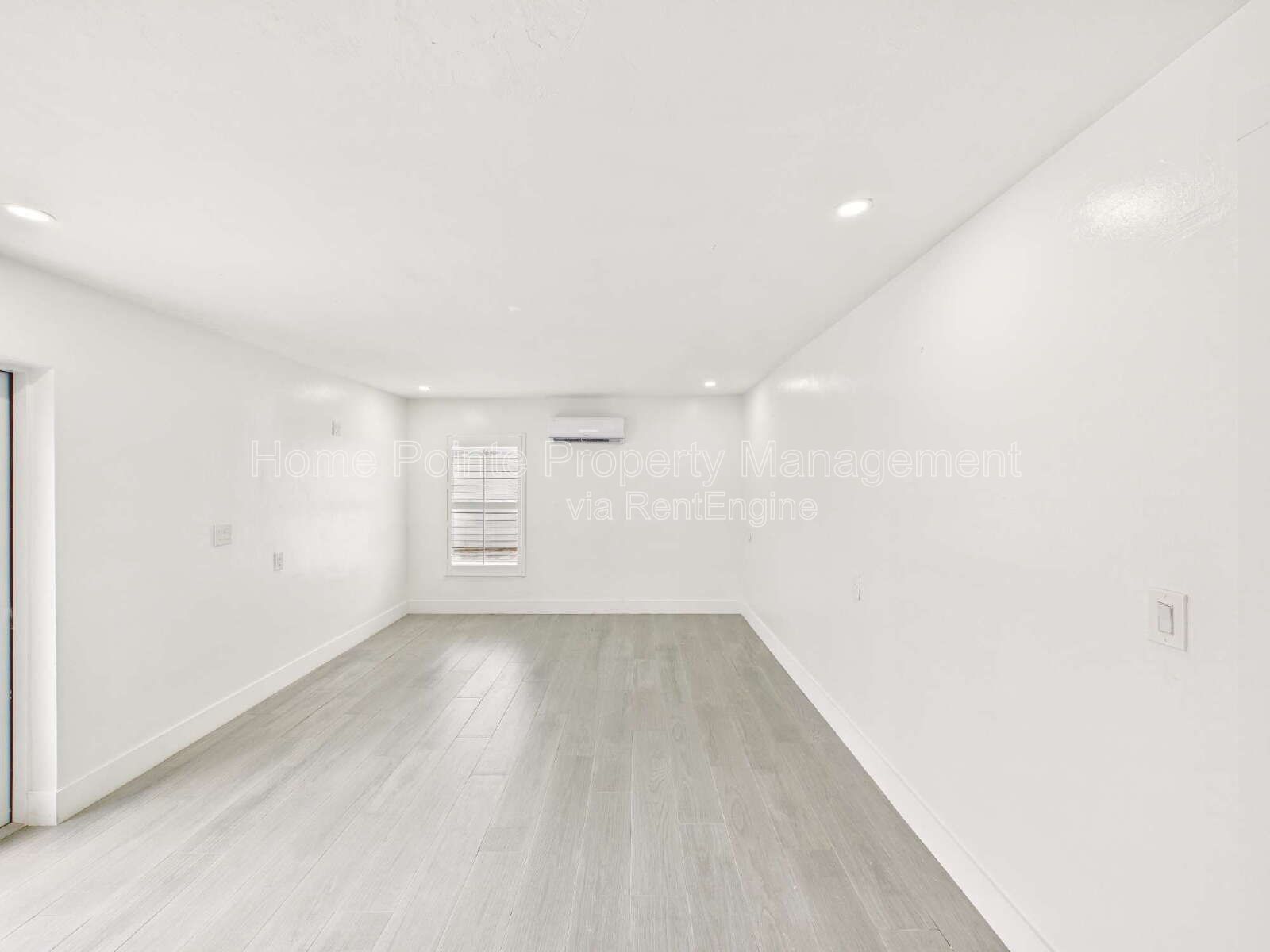 Bright & Pet-Friendly 2BR Home in River Park – Available May 1, 2026 (Yearly Lease) property image