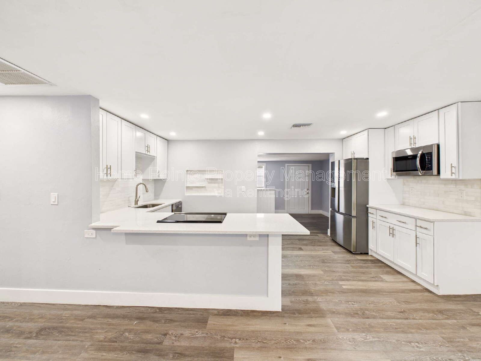 Bright & Pet-Friendly 2BR Home in River Park – Available May 1, 2026 (Yearly Lease) property image