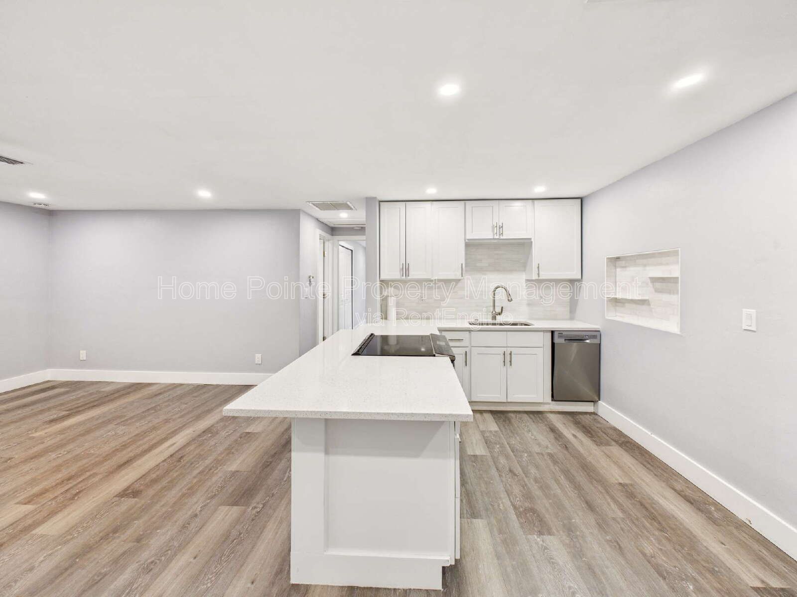 Bright & Pet-Friendly 2BR Home in River Park – Available May 1, 2026 (Yearly Lease) property image