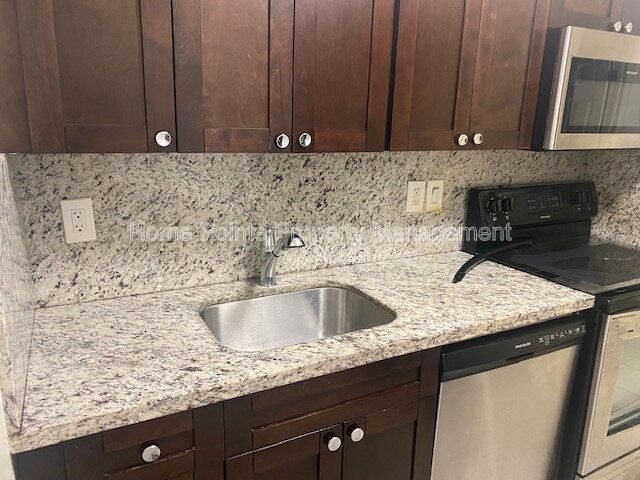 Charming 3 Bedroom, 2 Bath Duplex with Granite Counters and Stainless Appliances property image