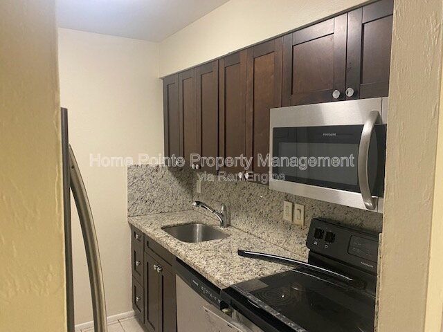 Charming 3 Bedroom, 2 Bath Duplex with Granite Counters and Stainless Appliances property image
